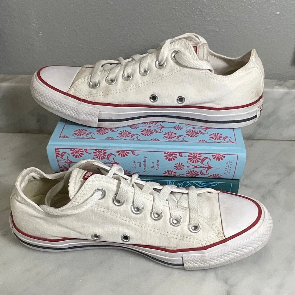 Converse White Chuck Taylor All-Star Sneakers Mens 5/Women’s 7